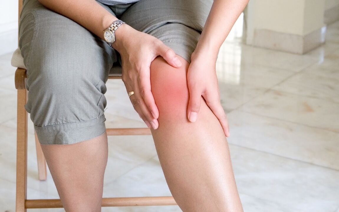 Inflammation with redness of the knee joint - a sign of arthritis
